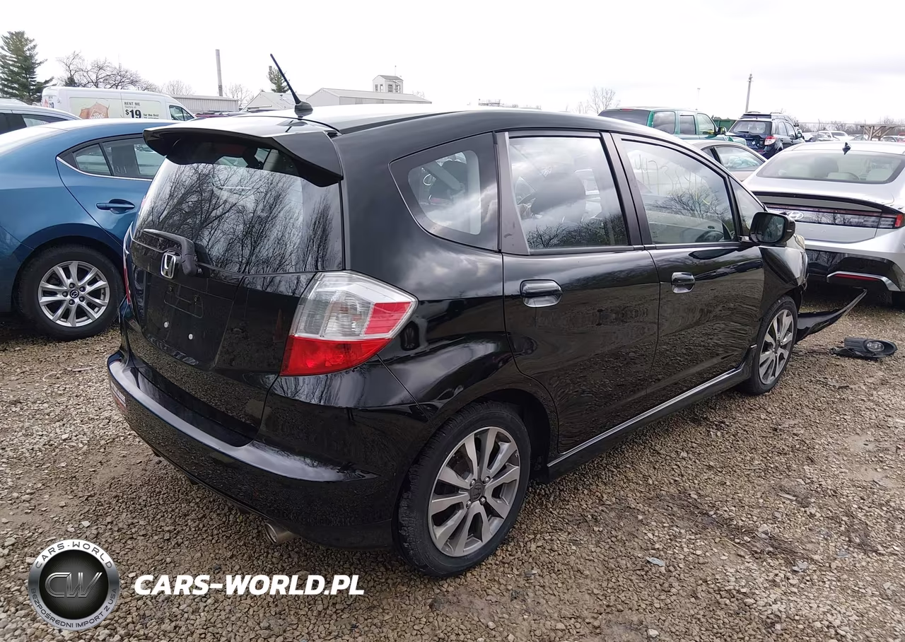 2013 Honda Fit Sport VIN:JHMGE8G50DC052876 - 4