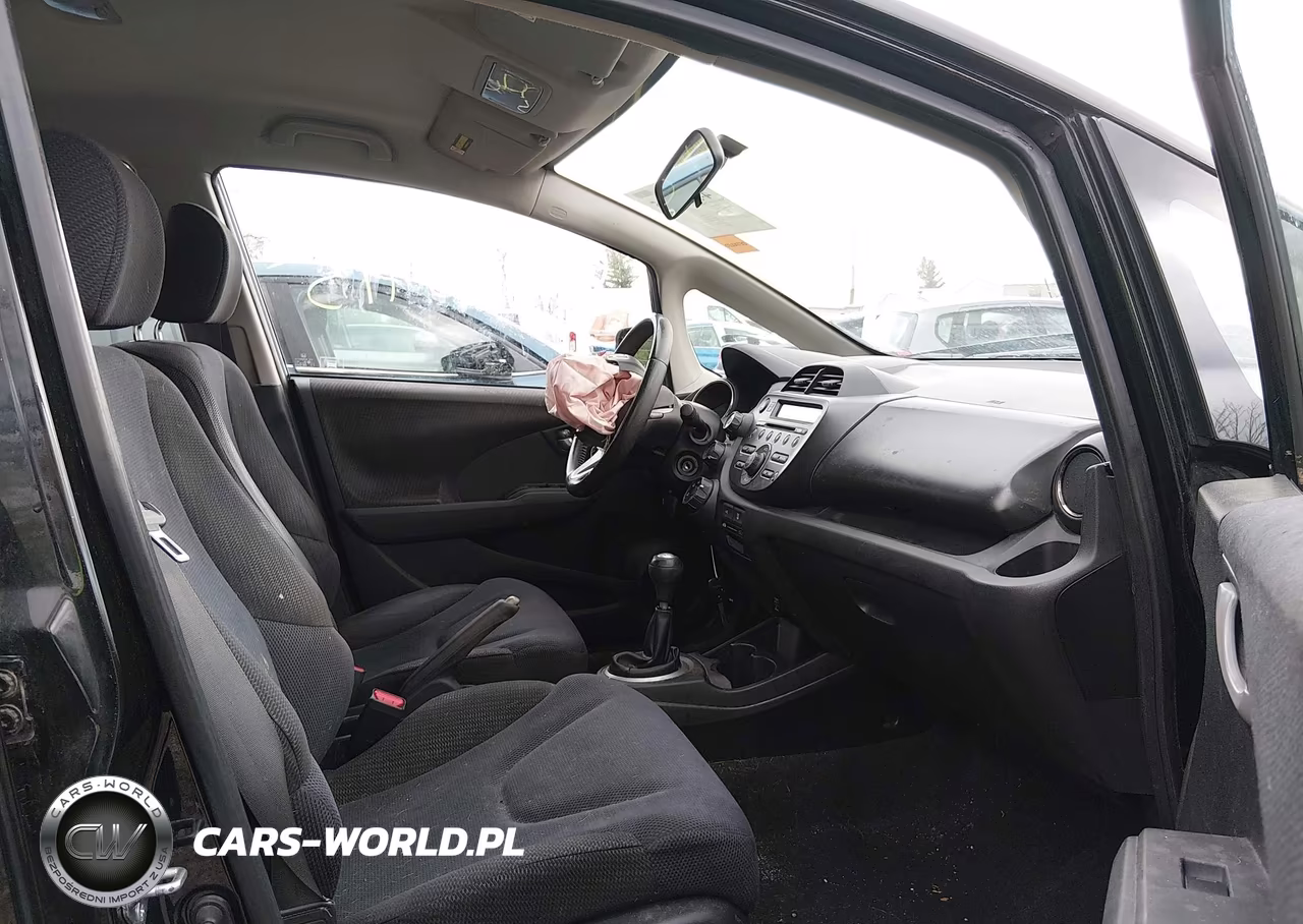 2013 Honda Fit Sport VIN:JHMGE8G50DC052876 - 5