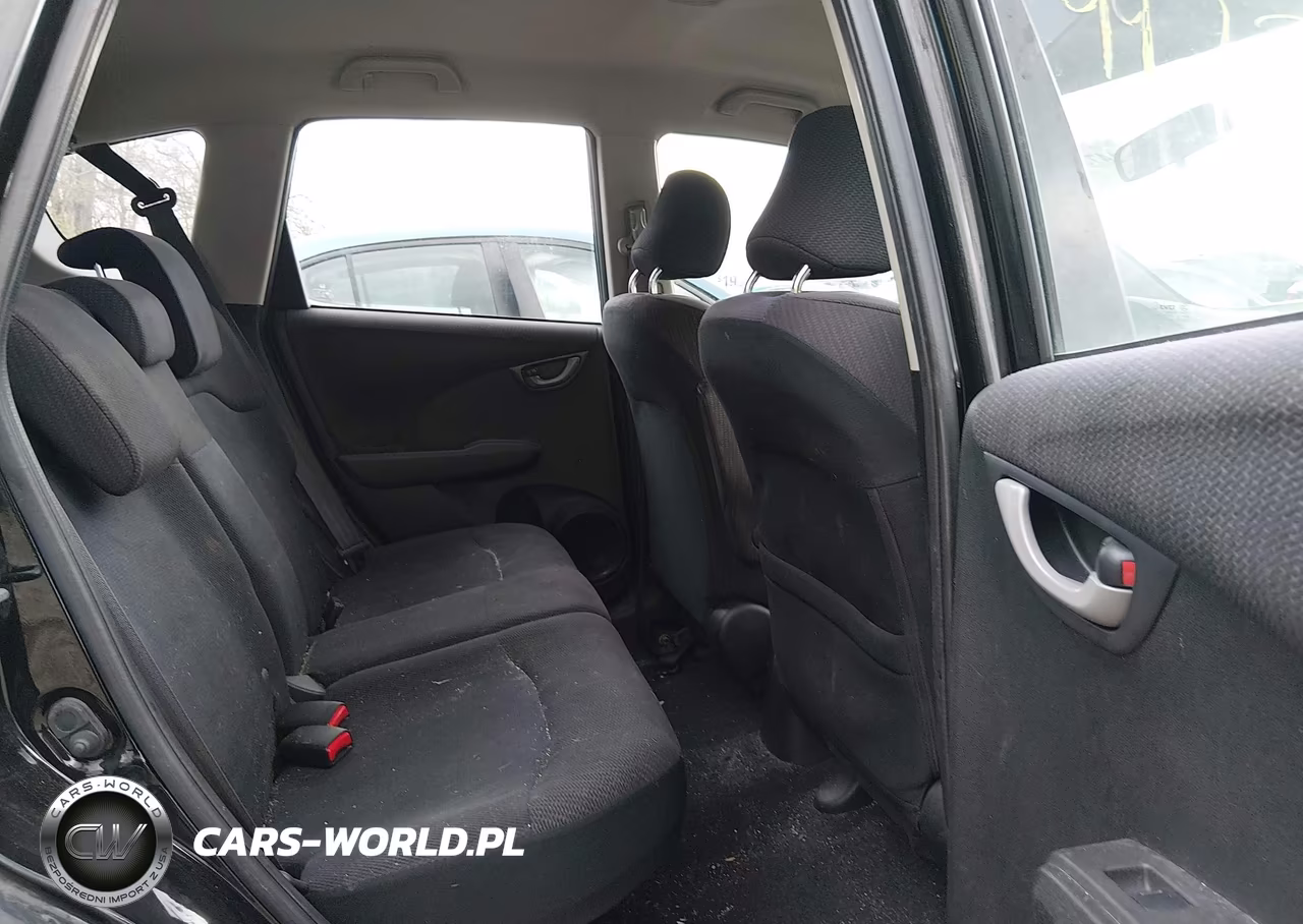 2013 Honda Fit Sport VIN:JHMGE8G50DC052876 - 8
