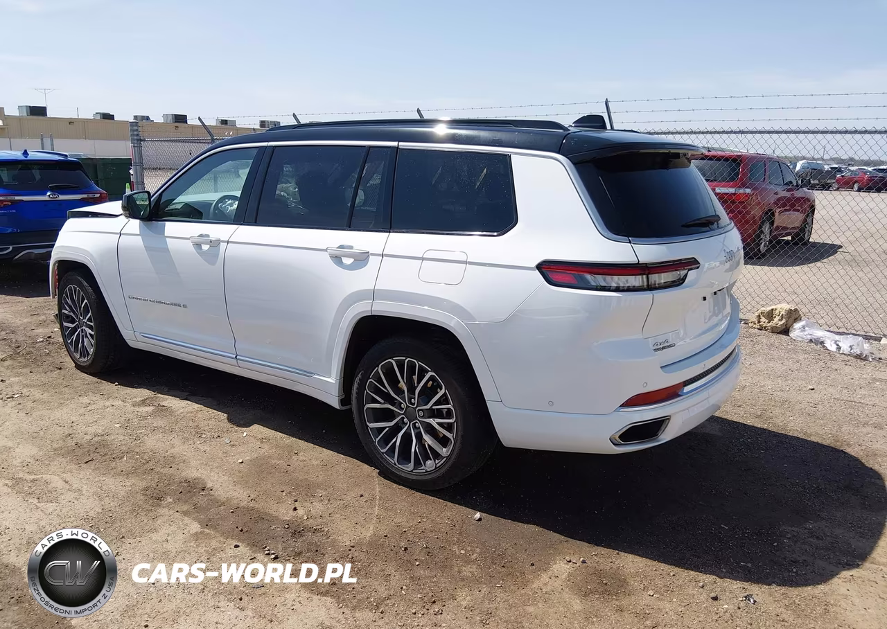 2025 Jeep Grand Cherokee L Summit Reserve 4X4 VIN:1C4RJKEG0S8667662 - 3