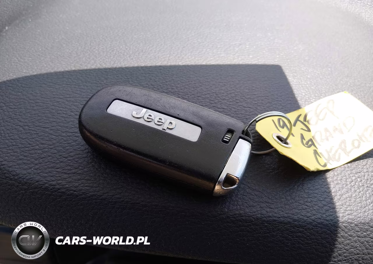2019 Jeep Grand Cherokee Laredo E 4X4 VIN:1C4RJFAGXKC564971 - 11