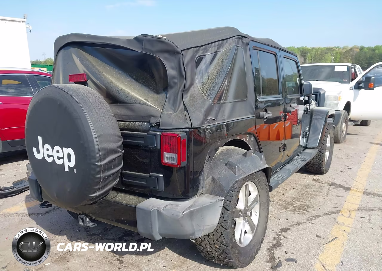 2016 Jeep Wrangler Unlimited Sahara VIN:1C4BJWEGXGL258551 - 4