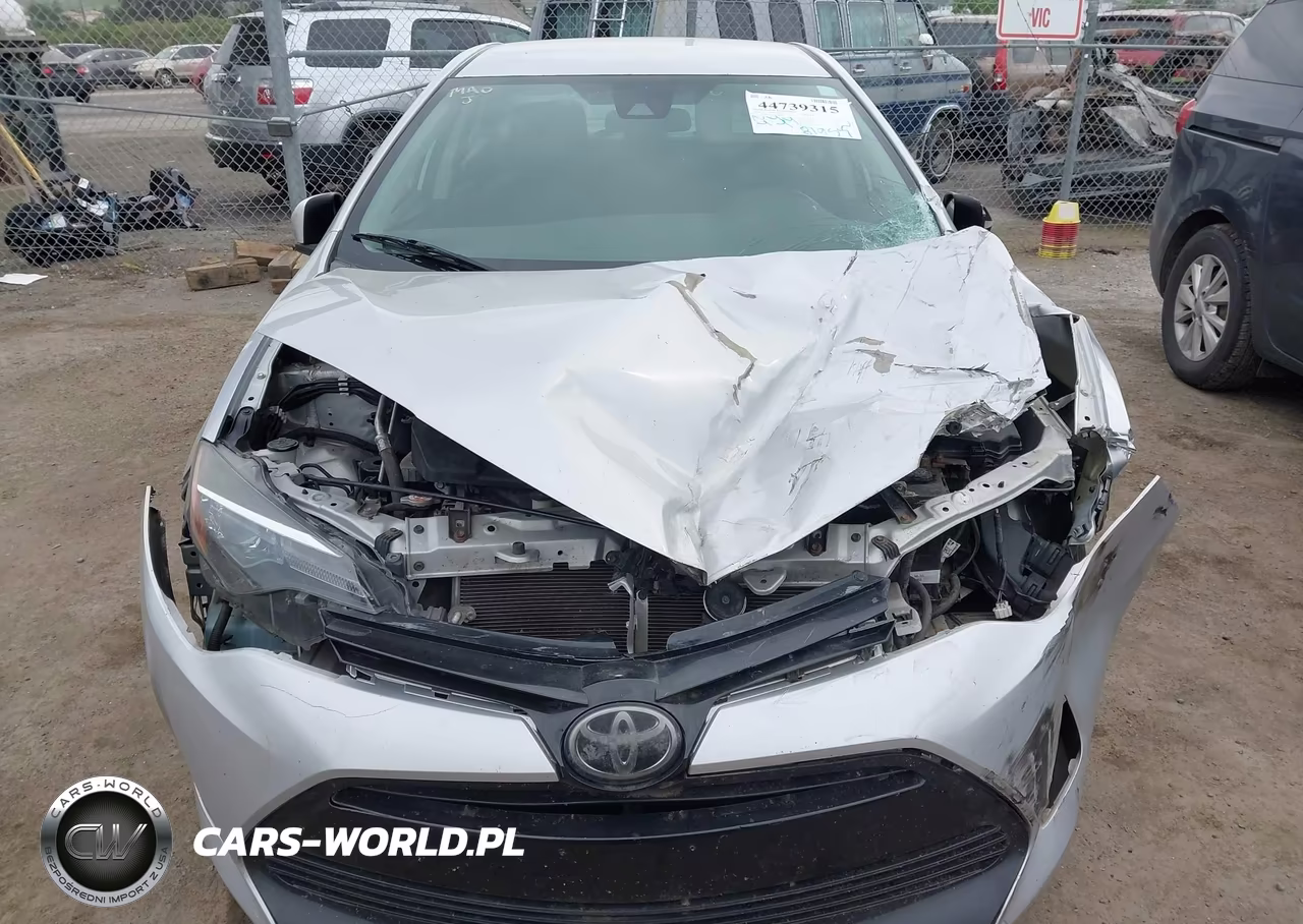 2018 Toyota Corolla Le VIN:5YFBURHEXJP758971 - 13