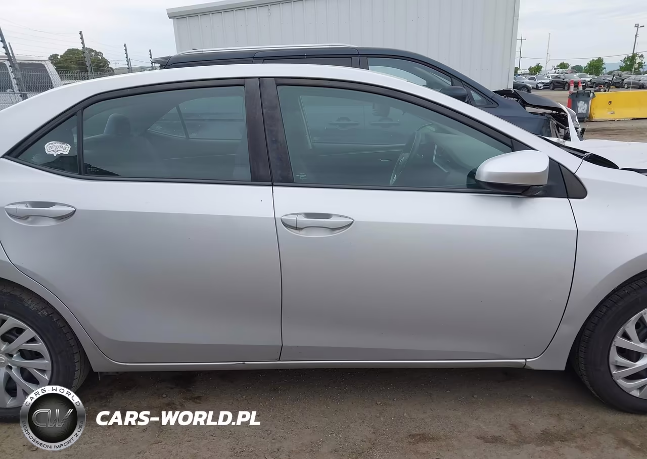 2018 Toyota Corolla Le VIN:5YFBURHEXJP758971 - 14