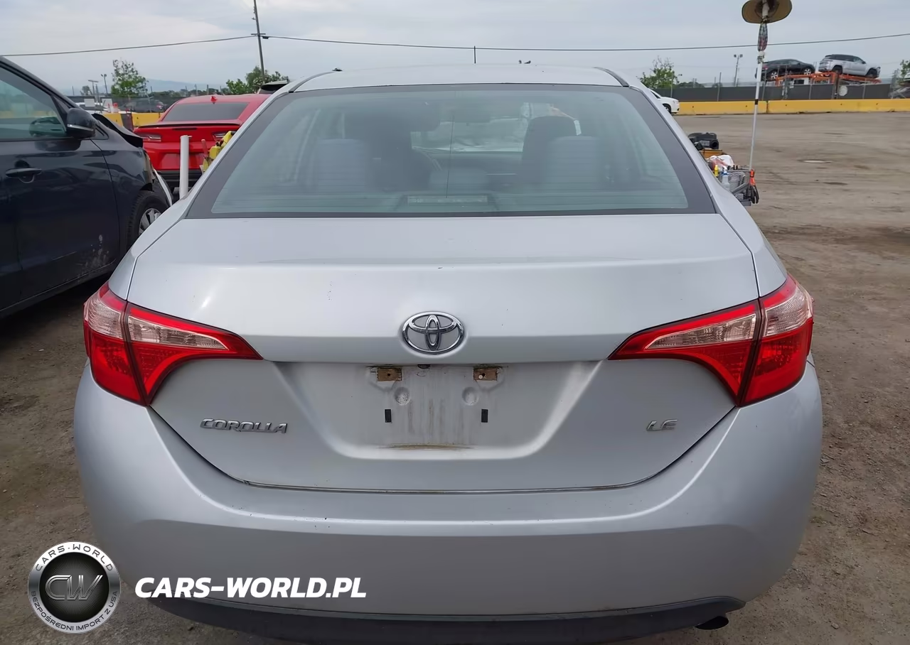 2018 Toyota Corolla Le VIN:5YFBURHEXJP758971 - 17