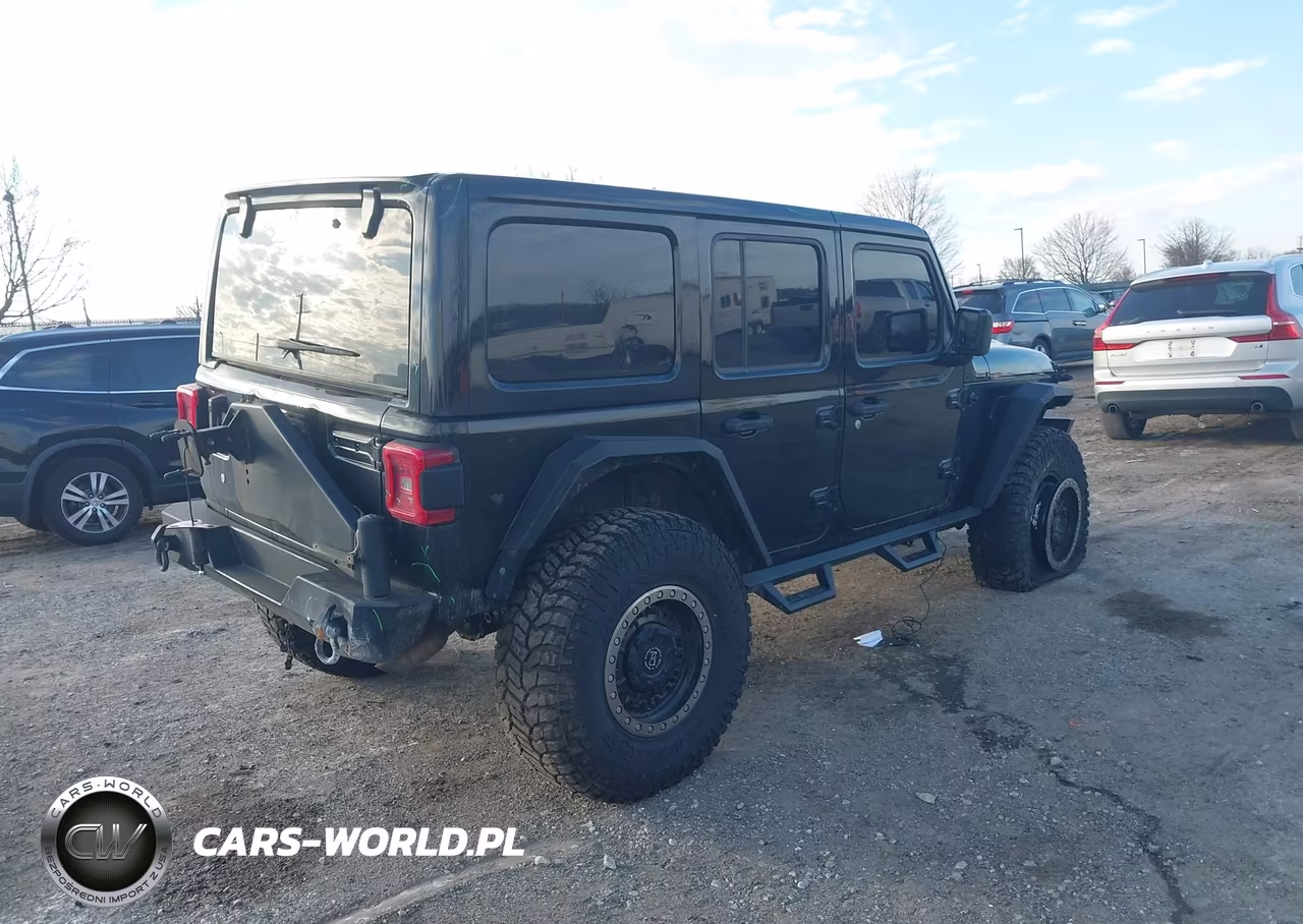 2020 Jeep Wrangler Unlimited Sahara Altitude 4X4 VIN:1C4HJXEN3LW252968 - 4