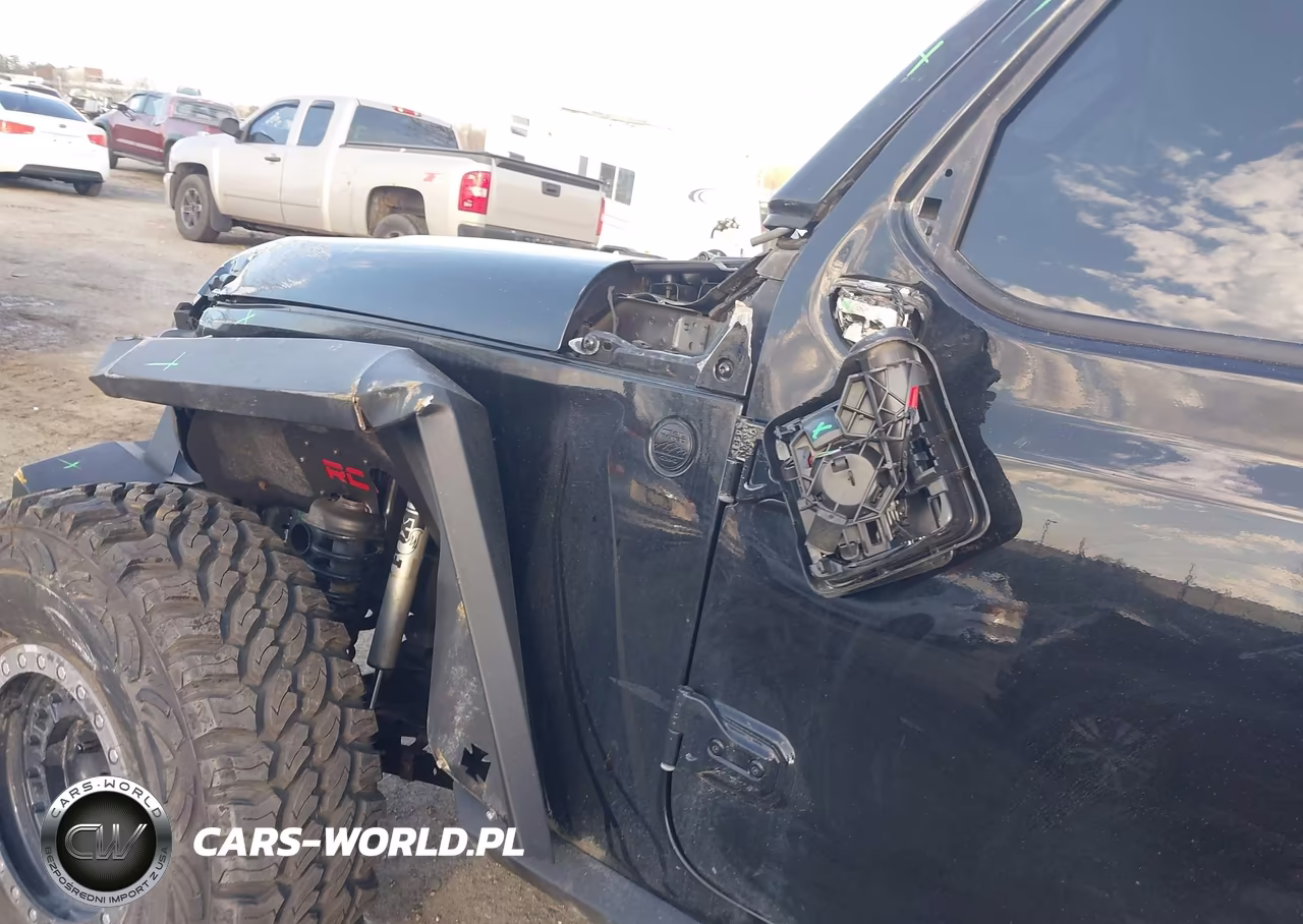 2020 Jeep Wrangler Unlimited Sahara Altitude 4X4 VIN:1C4HJXEN3LW252968 - 6