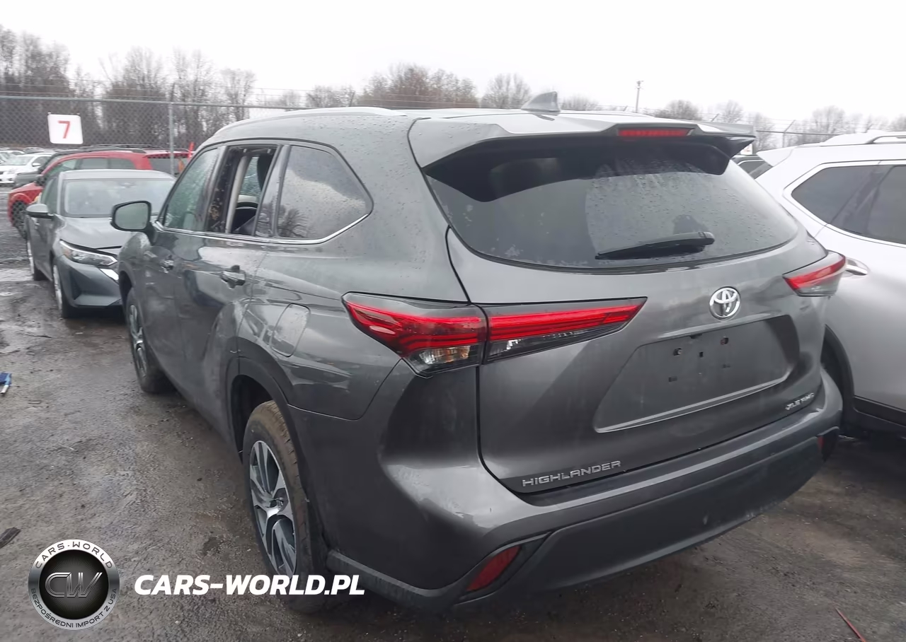 2022 Toyota Highlander Xle VIN:5TDHZRBH6NS576051 - 3