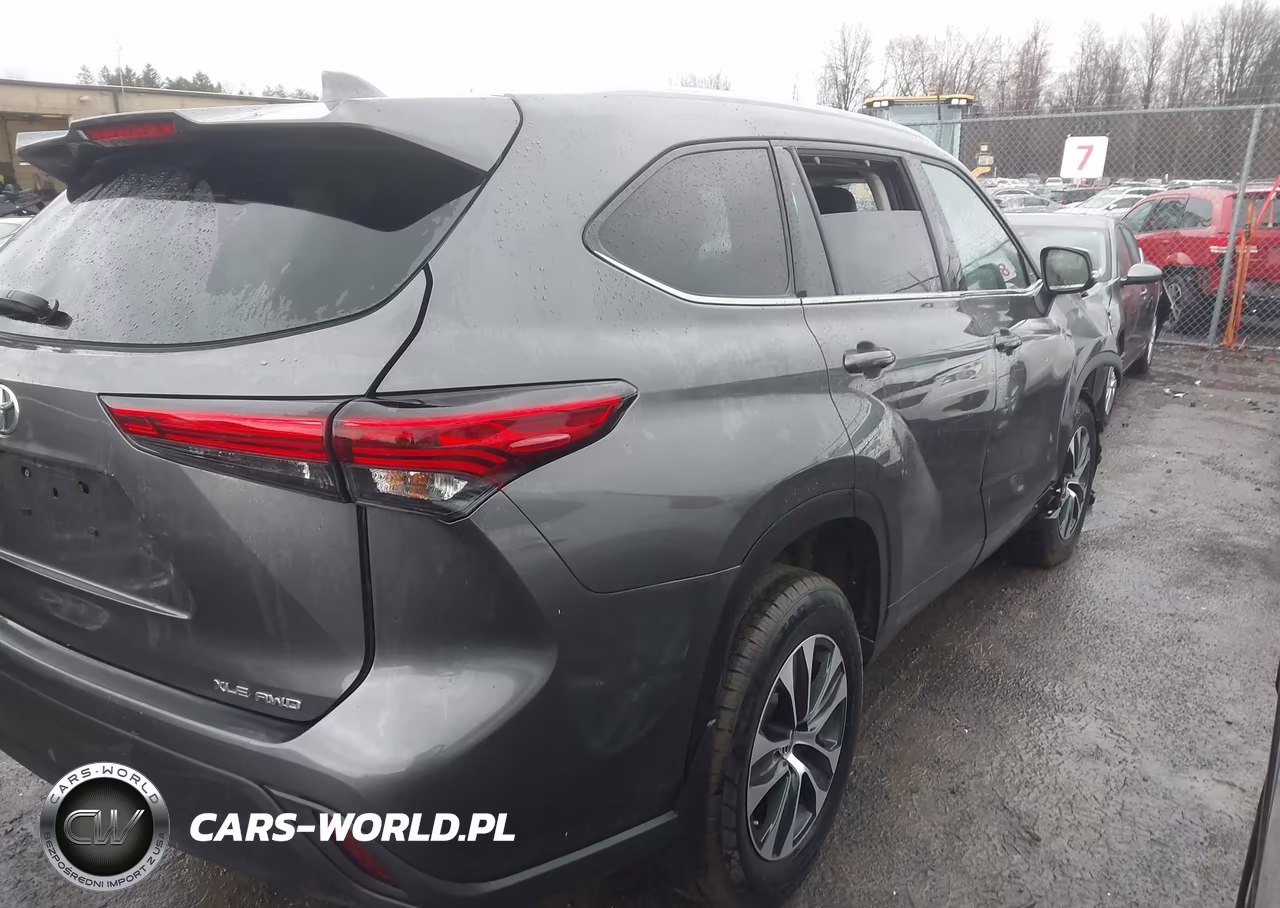 2022 Toyota Highlander Xle VIN:5TDHZRBH6NS576051 - 4