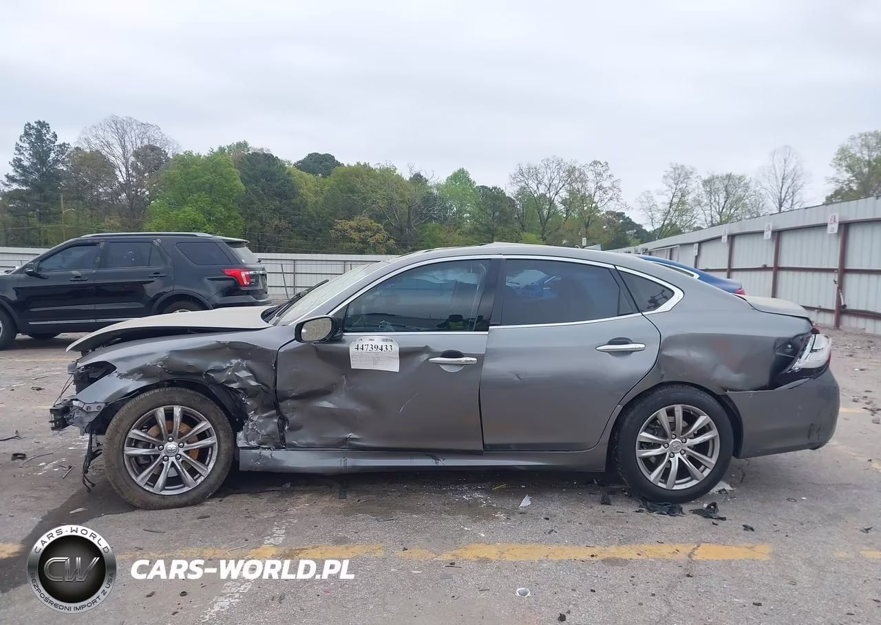 2018 Infiniti Q70 3.7 Luxe VIN:JN1BY1AP5JM180320 - 14