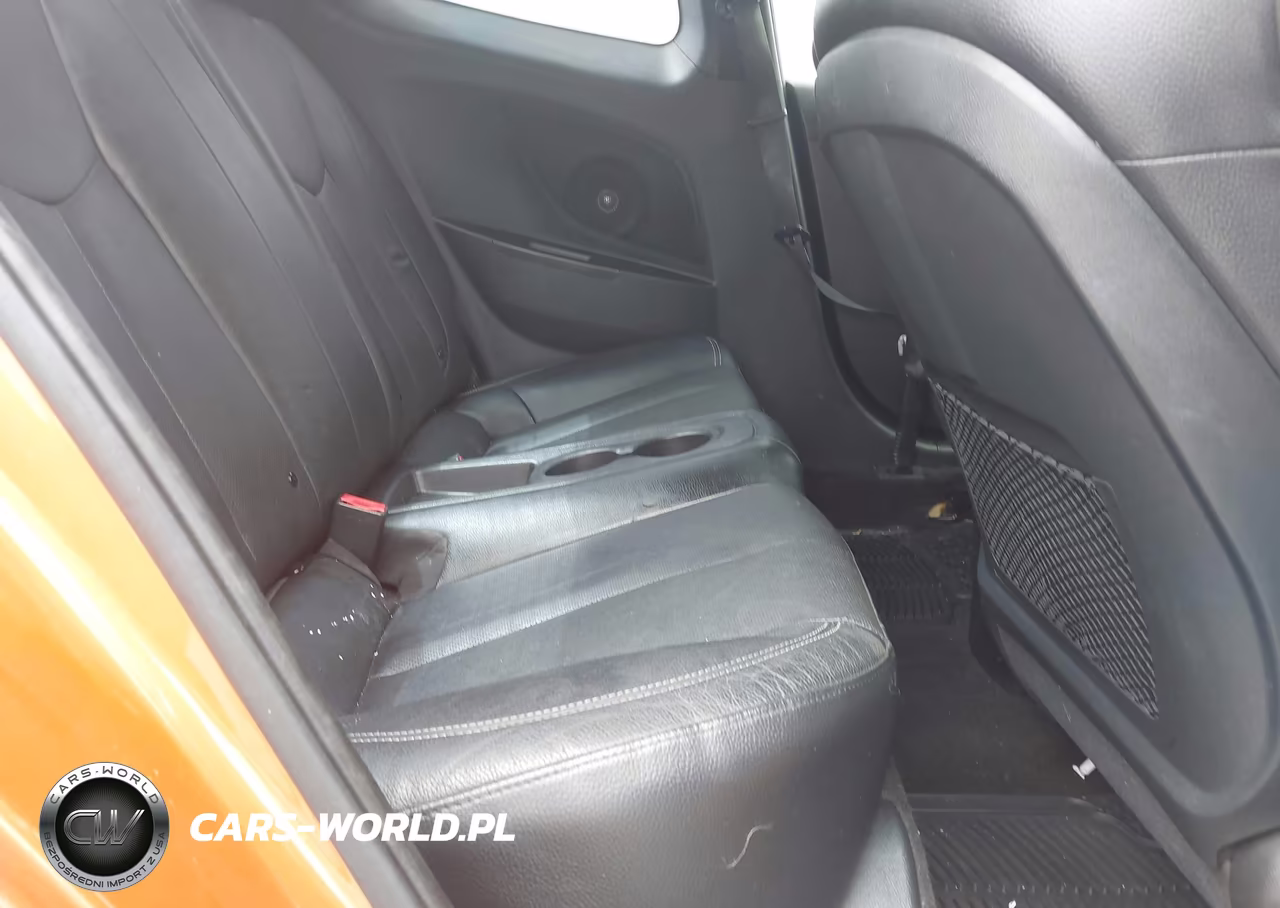 2016 Hyundai Veloster Turbo VIN:KMHTC6AEXGU281353 - 8