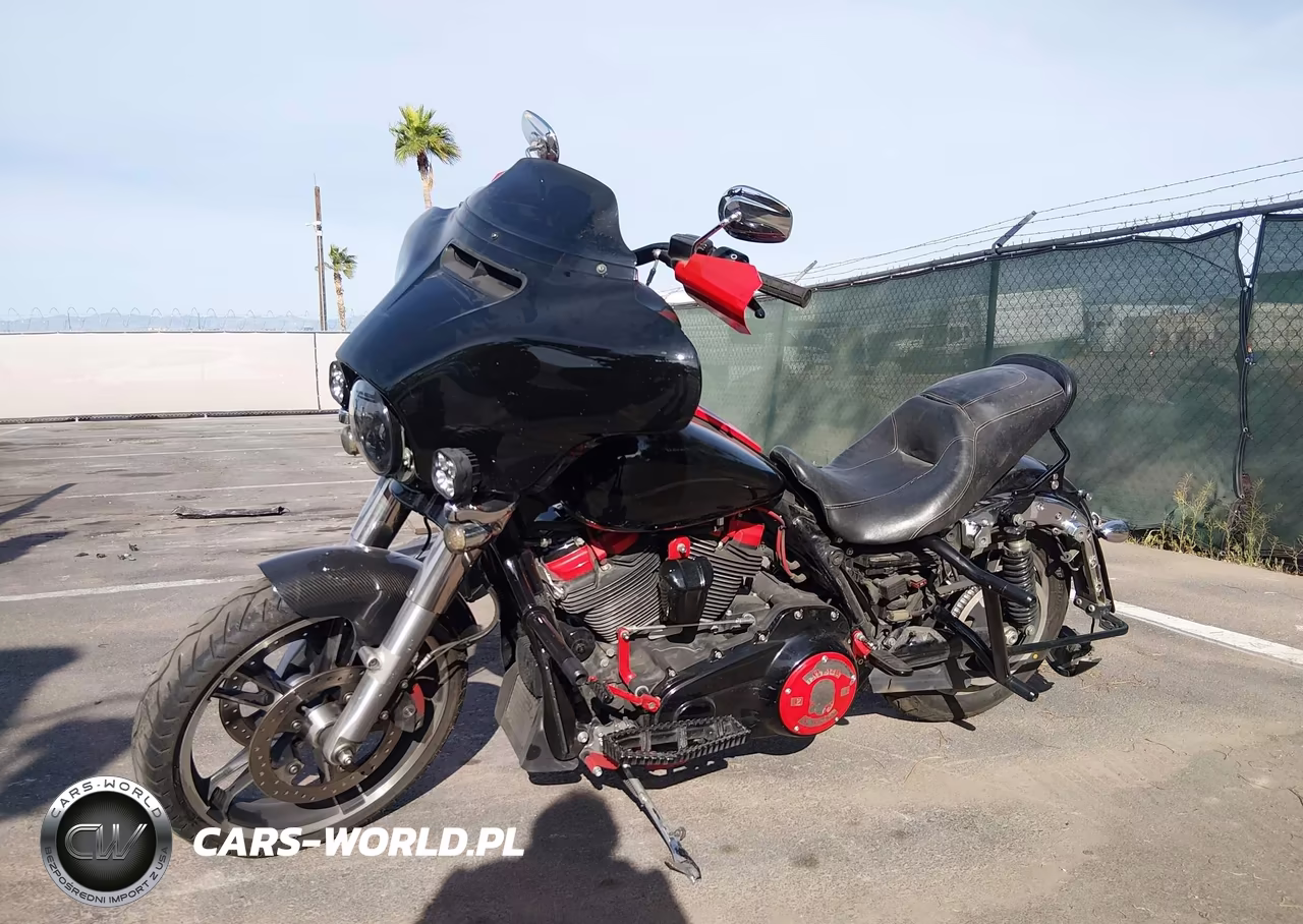 2017 Harley-Davidson Flhxs Street Glide Special VIN:1HD1KRC18HB611075 - 2