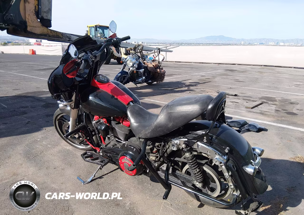 2017 Harley-Davidson Flhxs Street Glide Special VIN:1HD1KRC18HB611075 - 3