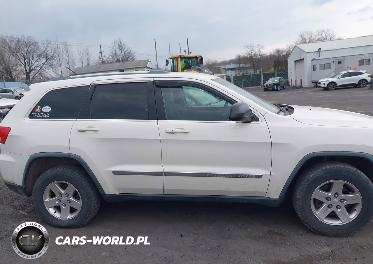 2011 Jeep Grand Cherokee Laredo VIN:1J4RR4GG3BC640030 - 13