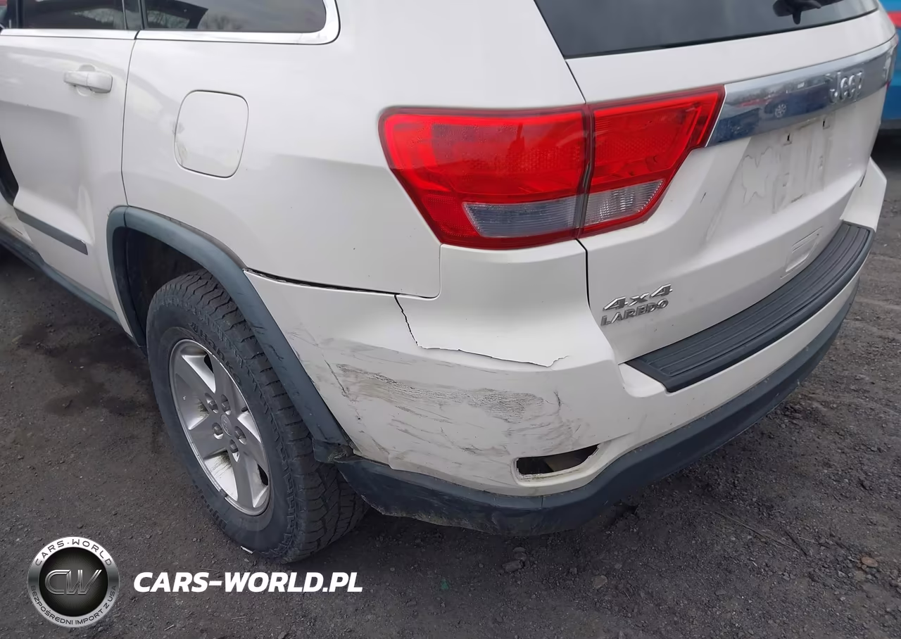 2011 Jeep Grand Cherokee Laredo VIN:1J4RR4GG3BC640030 - 18
