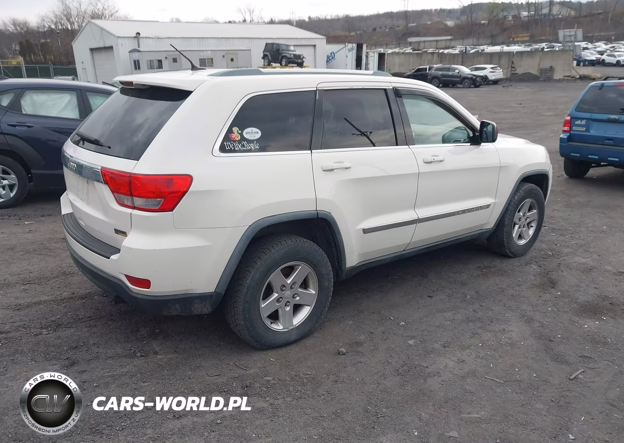 2011 Jeep Grand Cherokee Laredo VIN:1J4RR4GG3BC640030 - 4
