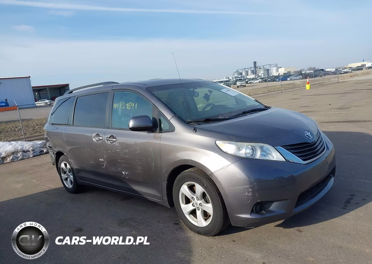 2011 Toyota Sienna Le V6 – zdjęcie 1 z 16