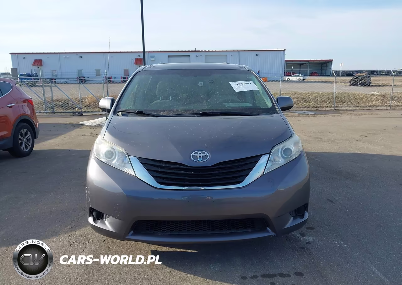 2011 Toyota Sienna Le V6 VIN:5TDKK3DC5BS100023 - 12