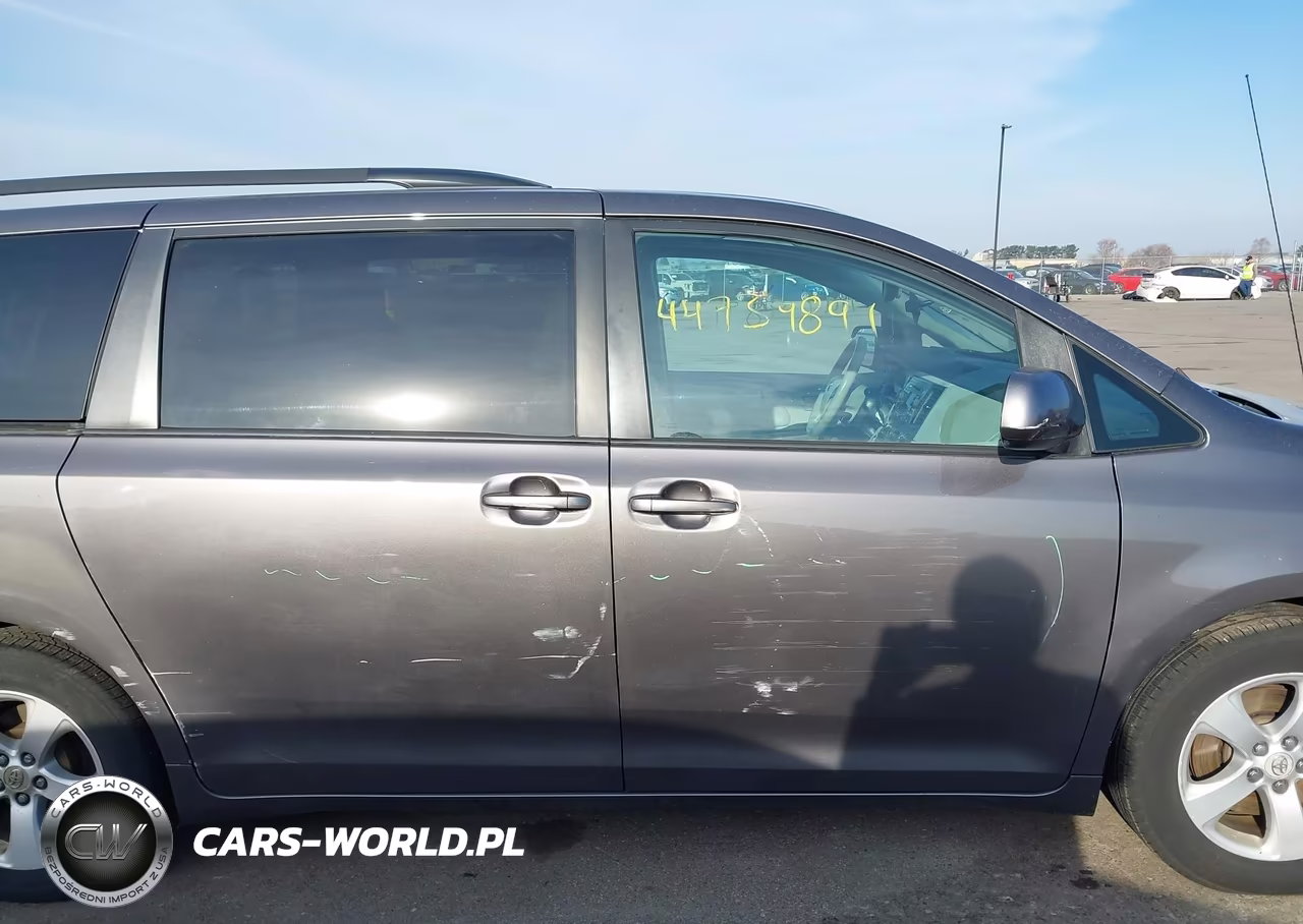 2011 Toyota Sienna Le V6 VIN:5TDKK3DC5BS100023 - 13