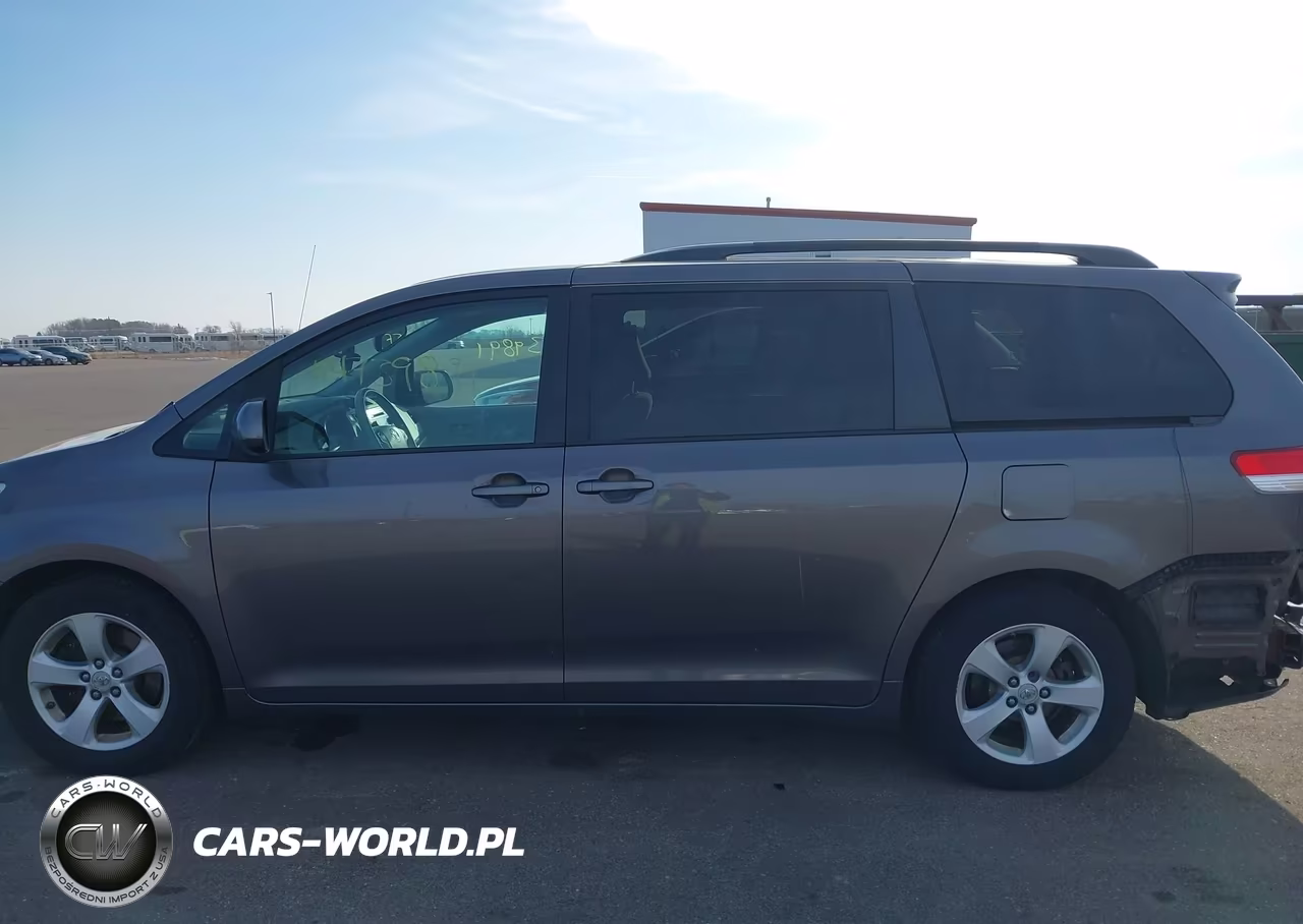 2011 Toyota Sienna Le V6 VIN:5TDKK3DC5BS100023 - 14