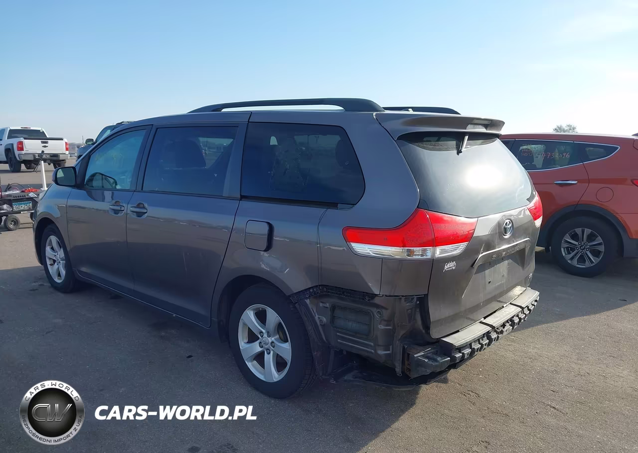 2011 Toyota Sienna Le V6 VIN:5TDKK3DC5BS100023 - 3
