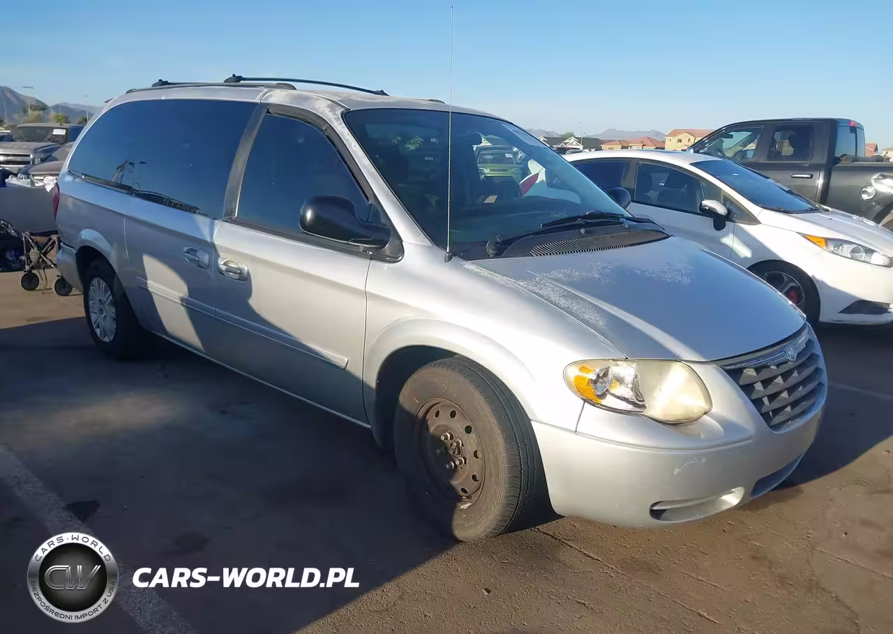 2005 Chrysler Town & Country Lx