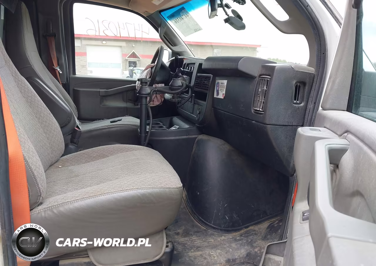 2019 Chevrolet Express 2500 Work Van VIN:1GCWGAF15K1255090 - 5