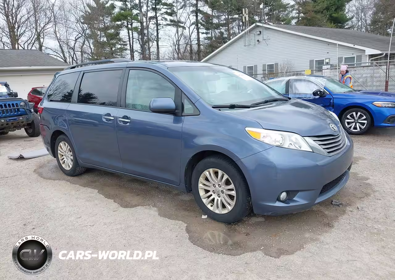 2015 Toyota Sienna Xle 8 Passenger