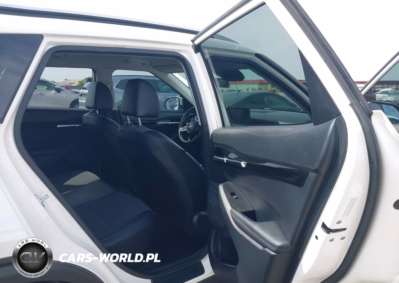 2023 Kia Seltos S VIN:KNDEU2AAXP7372234 - 8