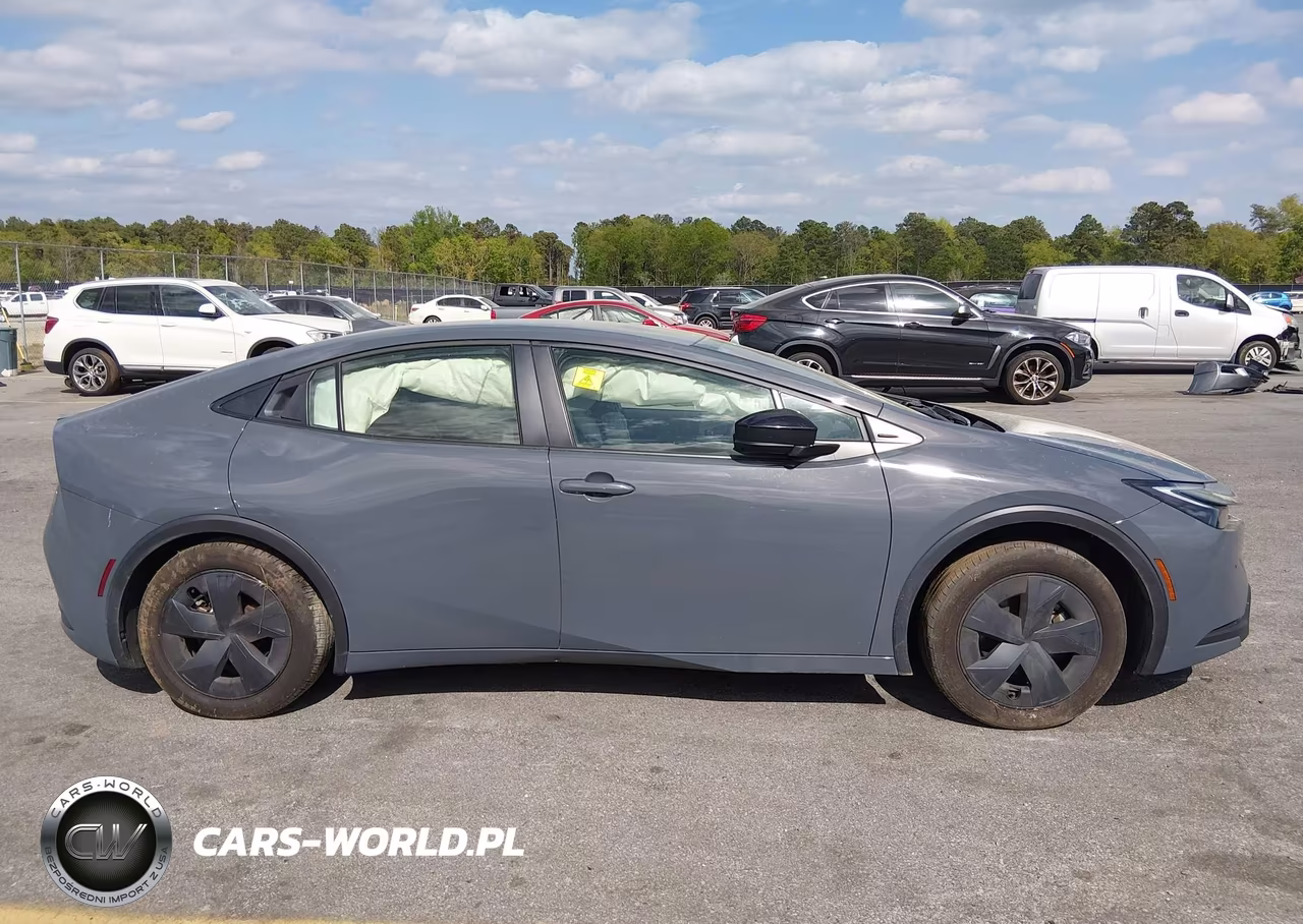 2024 Toyota Prius Le VIN:JTDACAAU8R3028918 - 13