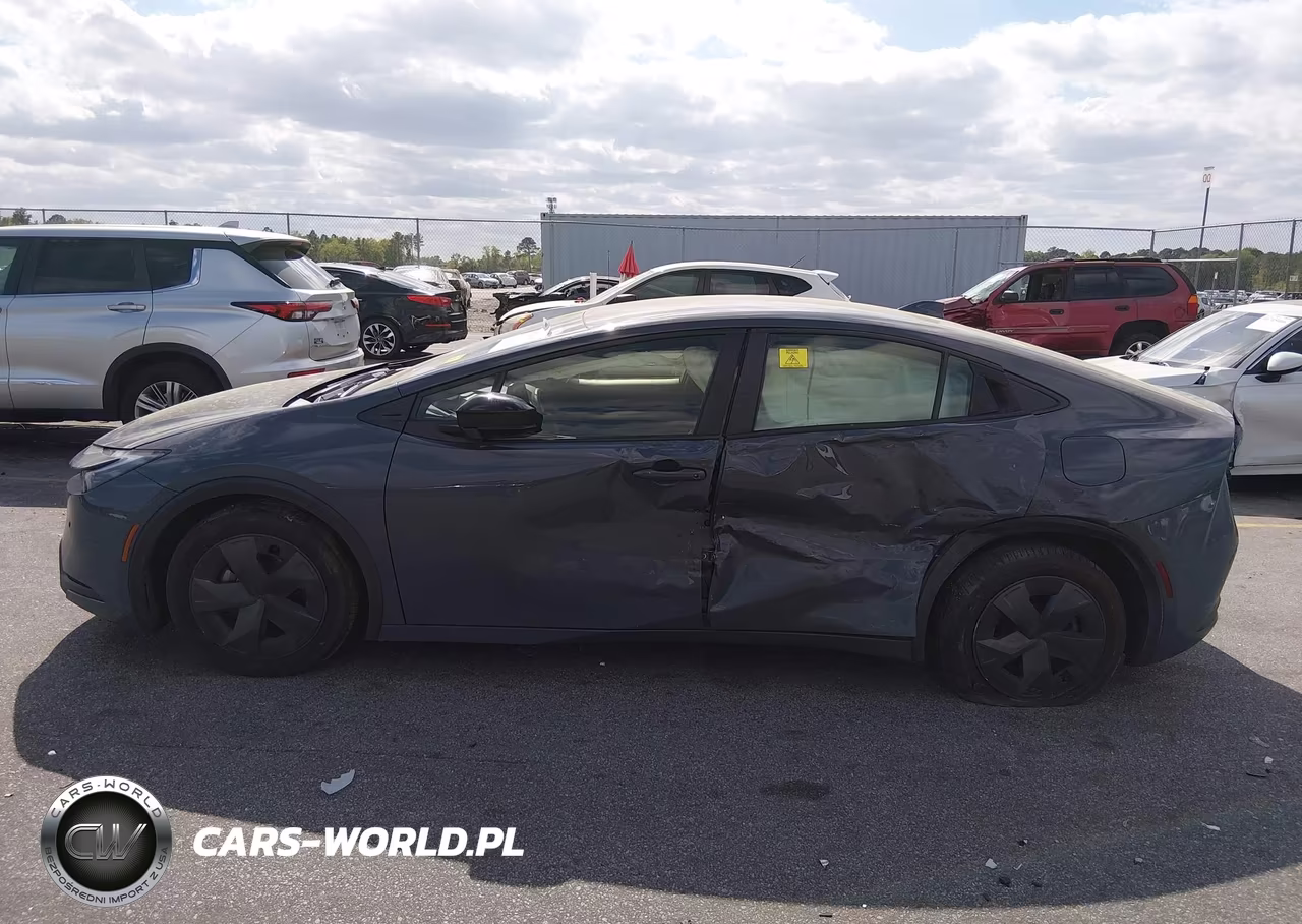 2024 Toyota Prius Le VIN:JTDACAAU8R3028918 - 14