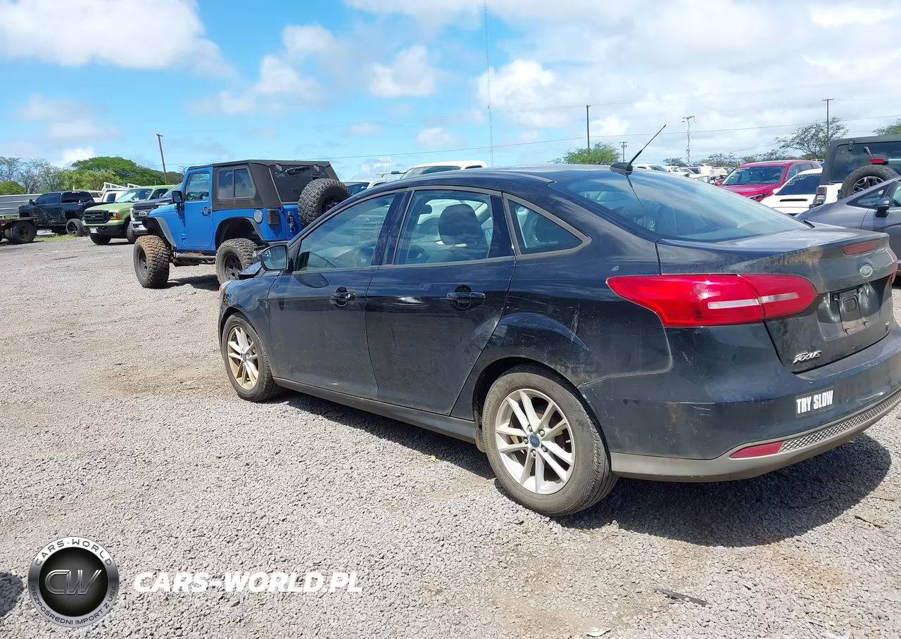 2017 Ford Focus Se VIN:1FADP3F26HL263858 - 3