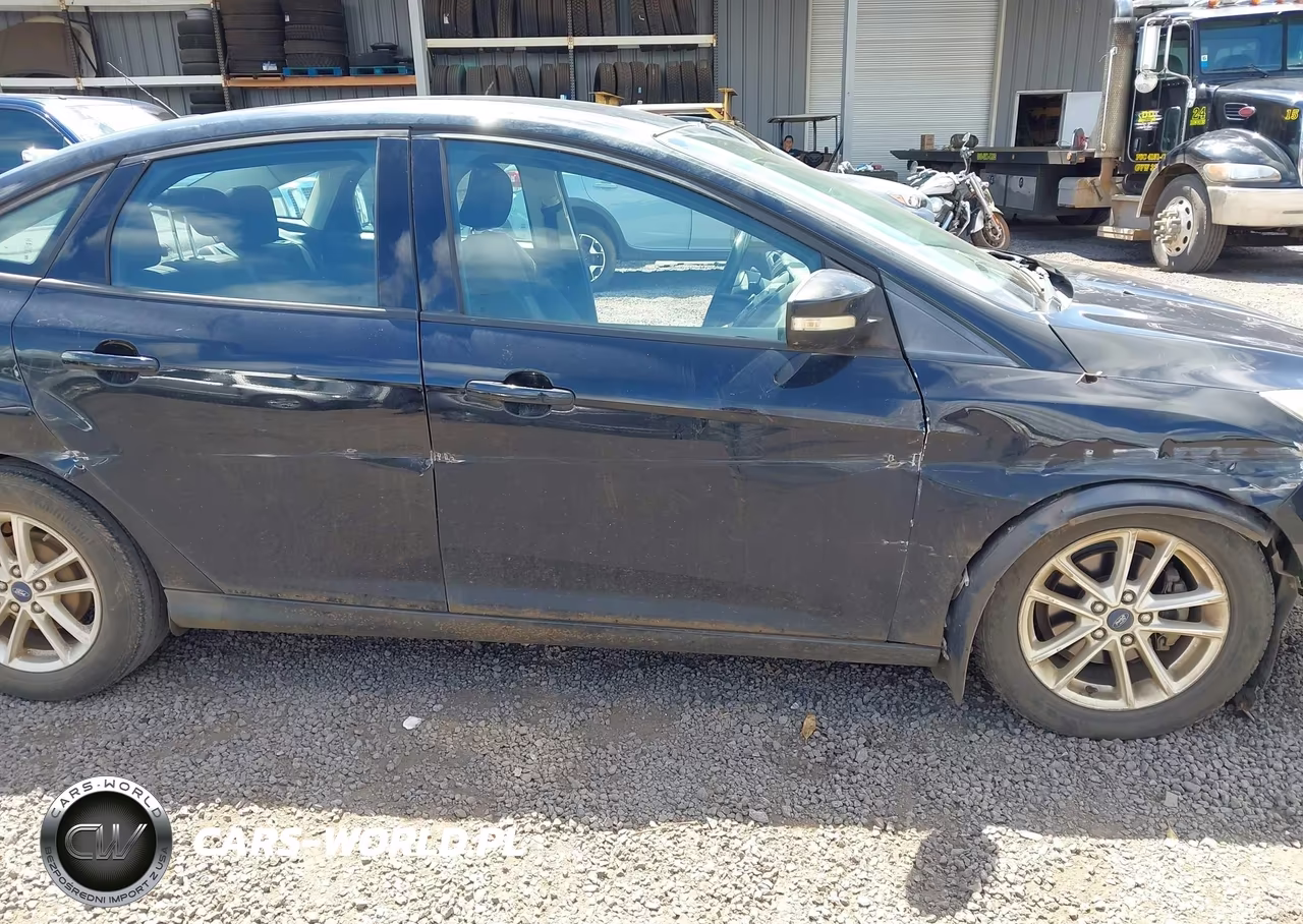 2017 Ford Focus Se VIN:1FADP3F26HL263858 - 6