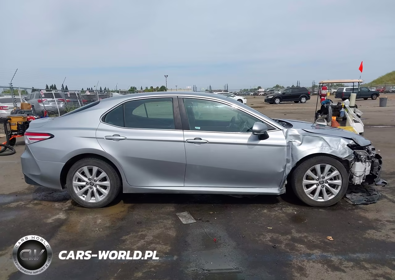 2020 Toyota Camry Le VIN:4T1L11AK3LU501764 - 14