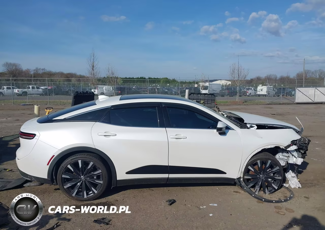 2023 Toyota Crown Platinum VIN:JTDAFAAF3P3001213 - 14