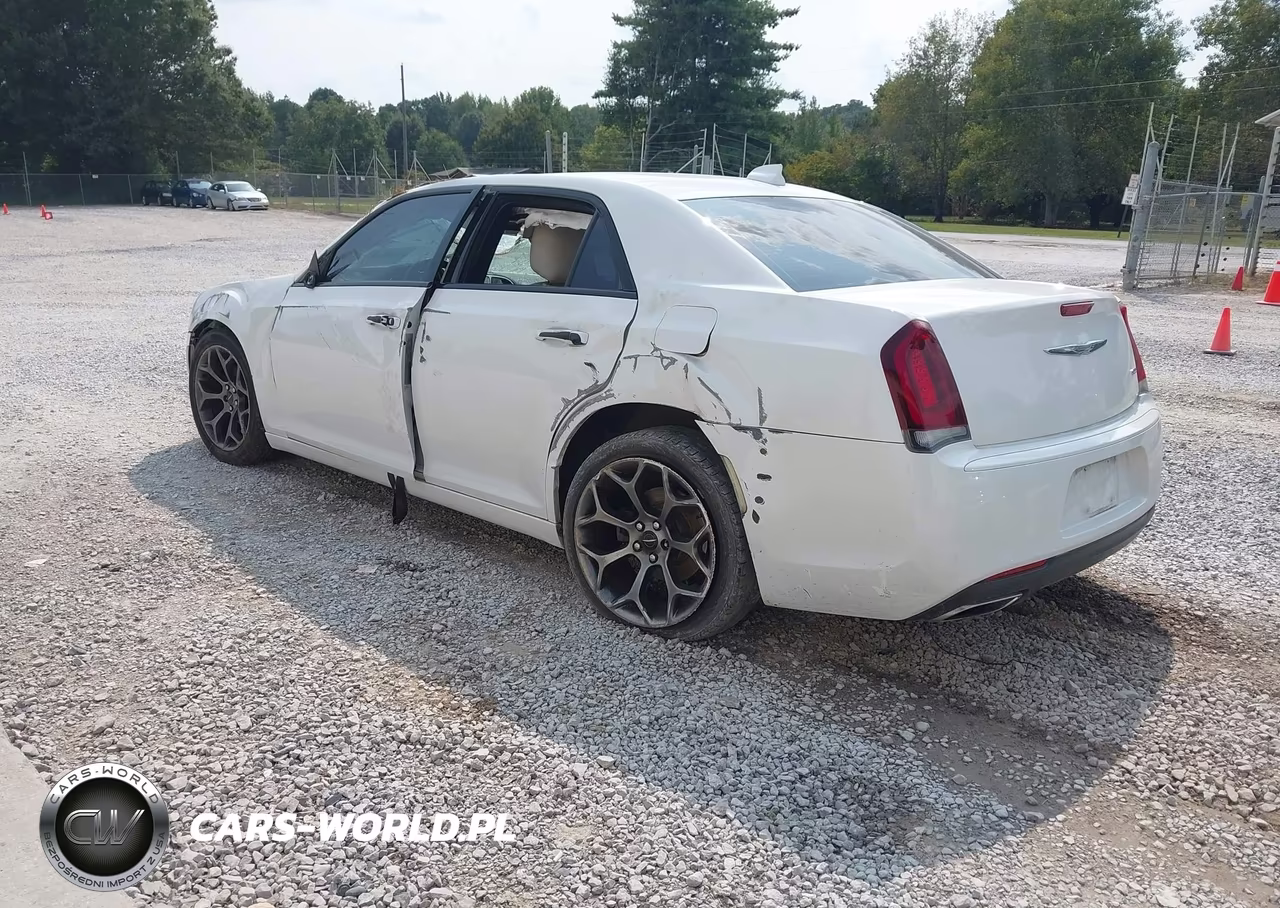 2018 Chrysler 300 Touring VIN:2C3CCAAG5JH293367 - 3