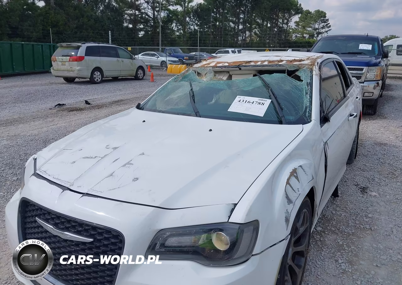 2018 Chrysler 300 Touring VIN:2C3CCAAG5JH293367 - 6
