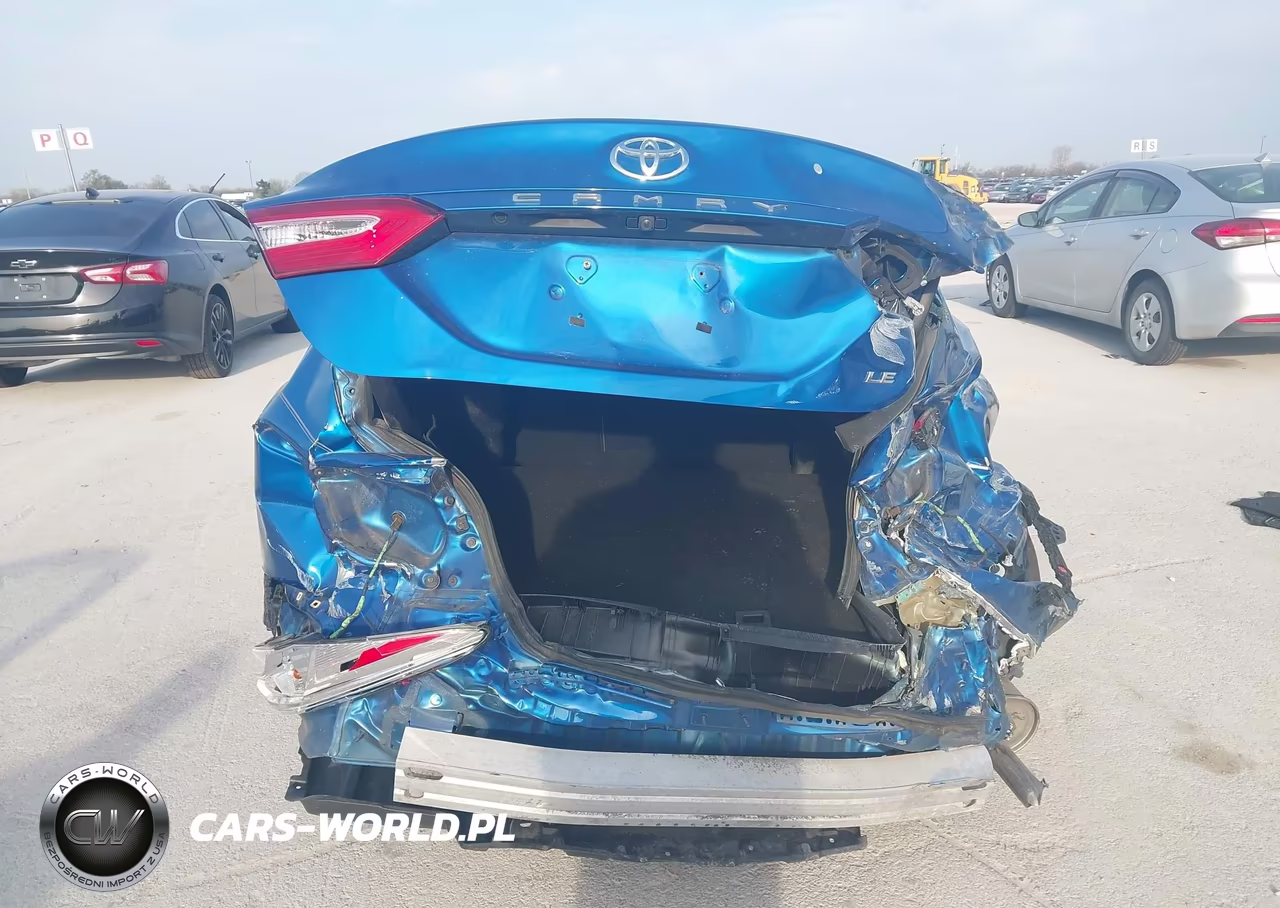 2019 Toyota Camry Le VIN:4T1B11HKXKU263380 - 16