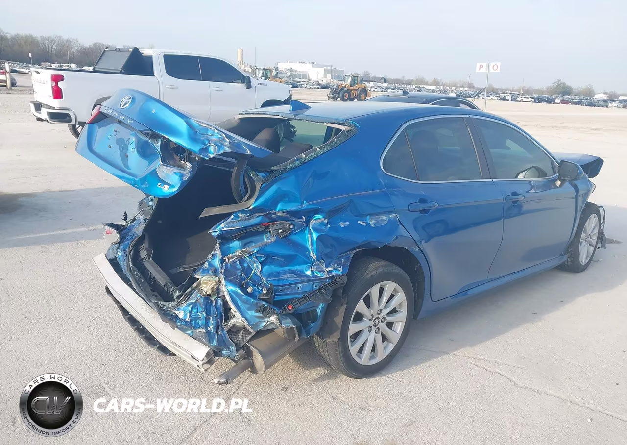 2019 Toyota Camry Le VIN:4T1B11HKXKU263380 - 4