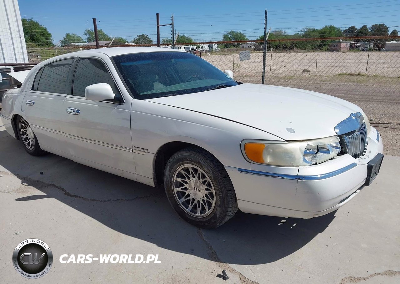 2001 Lincoln Town Car Signature