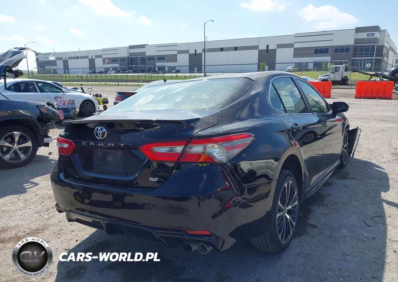 2018 Toyota Camry Se VIN:JTNB11HK1J3002109 - 4