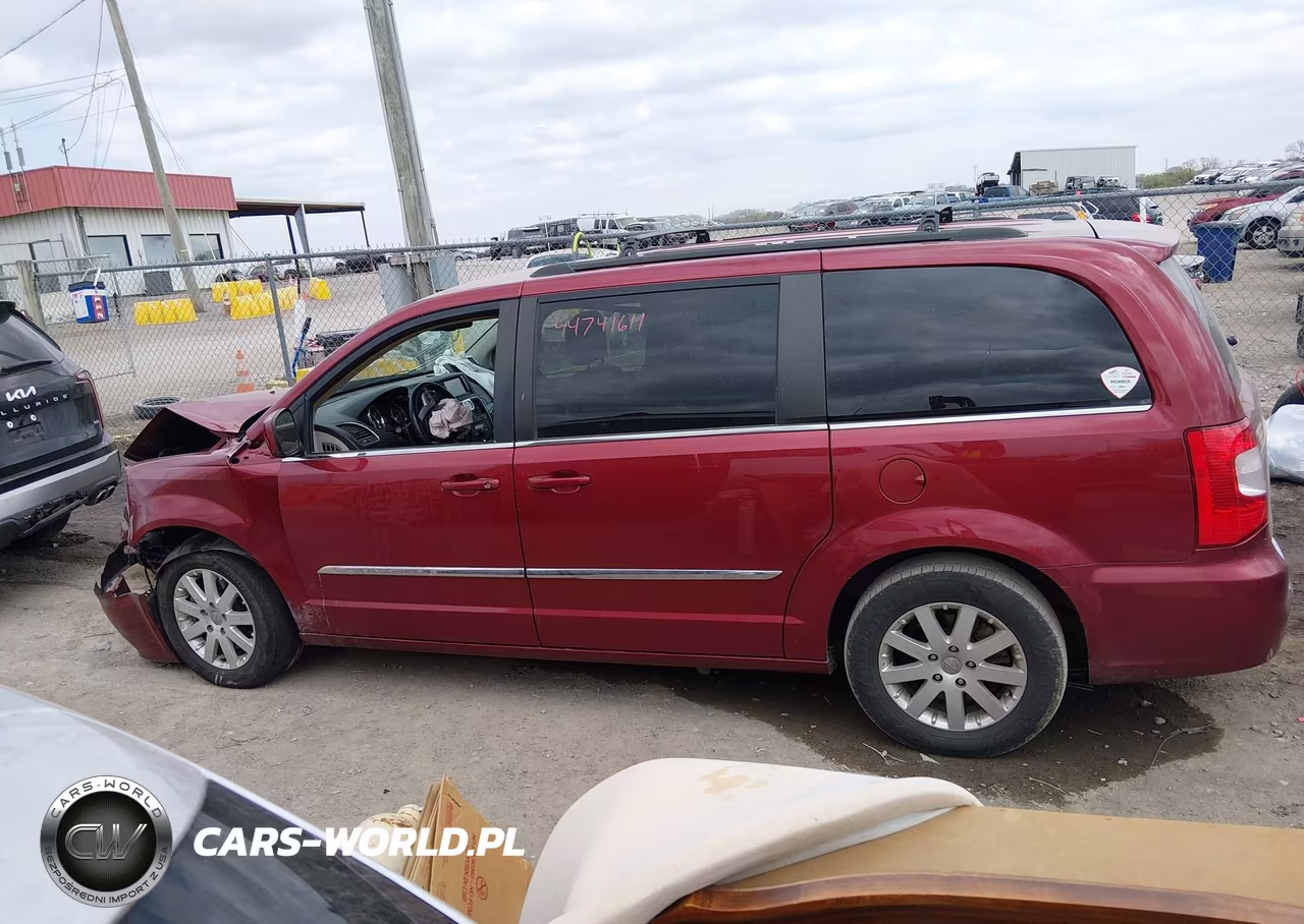 2015 Chrysler Town & Country Touring VIN:2C4RC1BG5FR563039 - 13