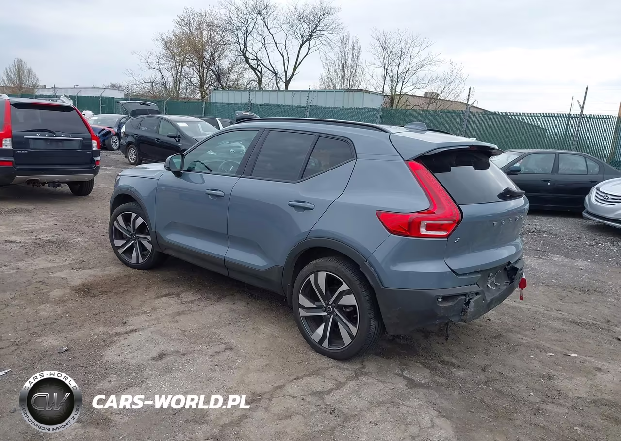 2023 Volvo Xc40 B5 Plus Dark Theme VIN:YV4L12UW3P2051217 - 3