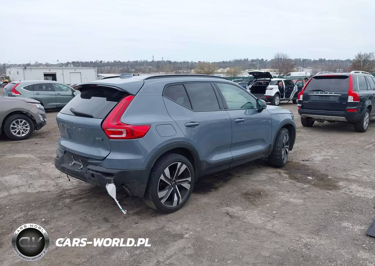 2023 Volvo Xc40 B5 Plus Dark Theme VIN:YV4L12UW3P2051217 - 4