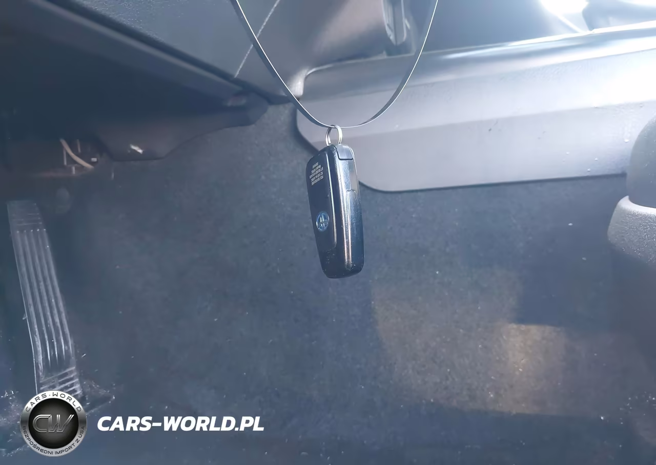 2020 Toyota Camry Le Hybrid VIN:4T1L31AK5LU010817 - 11