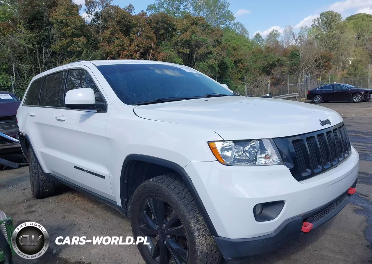 2013 Jeep Grand Cherokee Laredo Altitude VIN:1C4RJFAG4DC599797 - 13