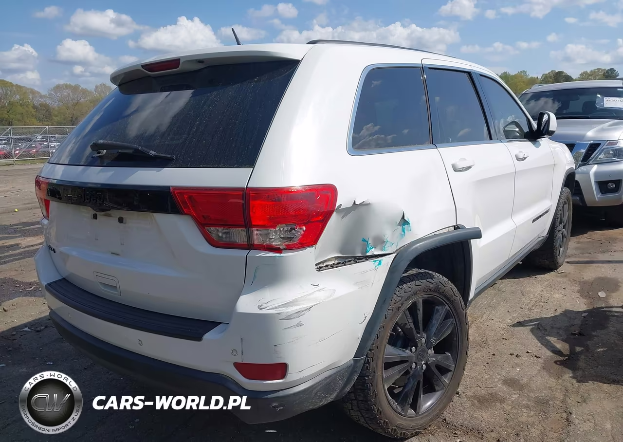 2013 Jeep Grand Cherokee Laredo Altitude VIN:1C4RJFAG4DC599797 - 4