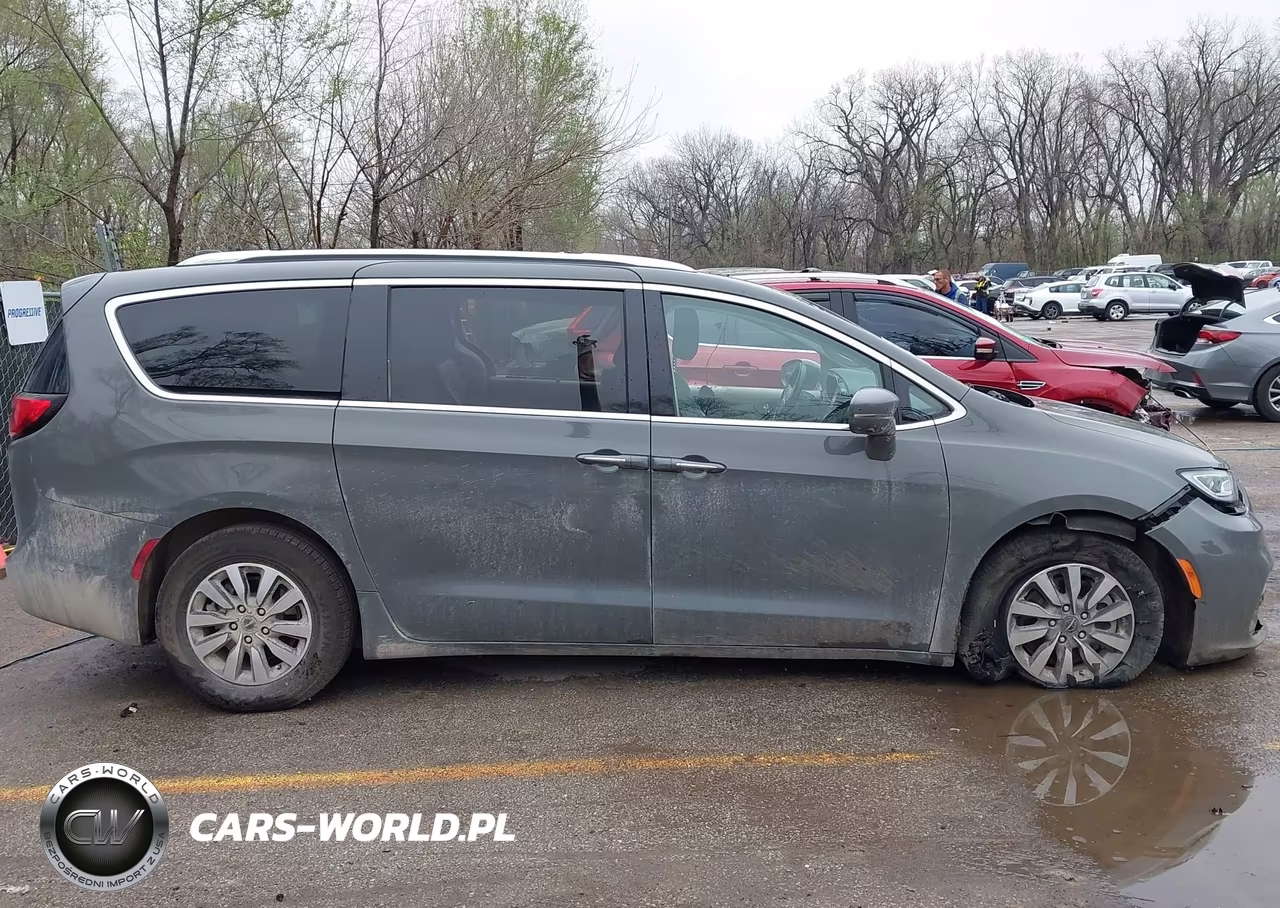 2021 Chrysler Pacifica Hybrid Touring L VIN:2C4RC1L75MR605964 - 13