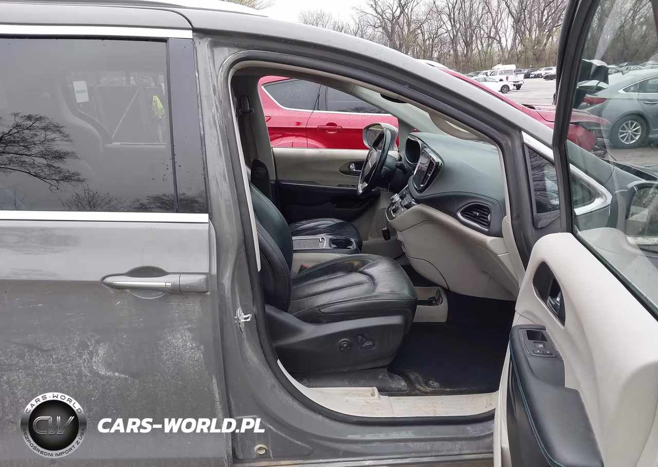 2021 Chrysler Pacifica Hybrid Touring L VIN:2C4RC1L75MR605964 - 5