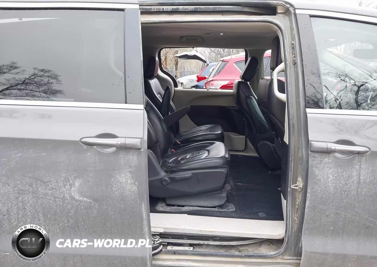 2021 Chrysler Pacifica Hybrid Touring L VIN:2C4RC1L75MR605964 - 8